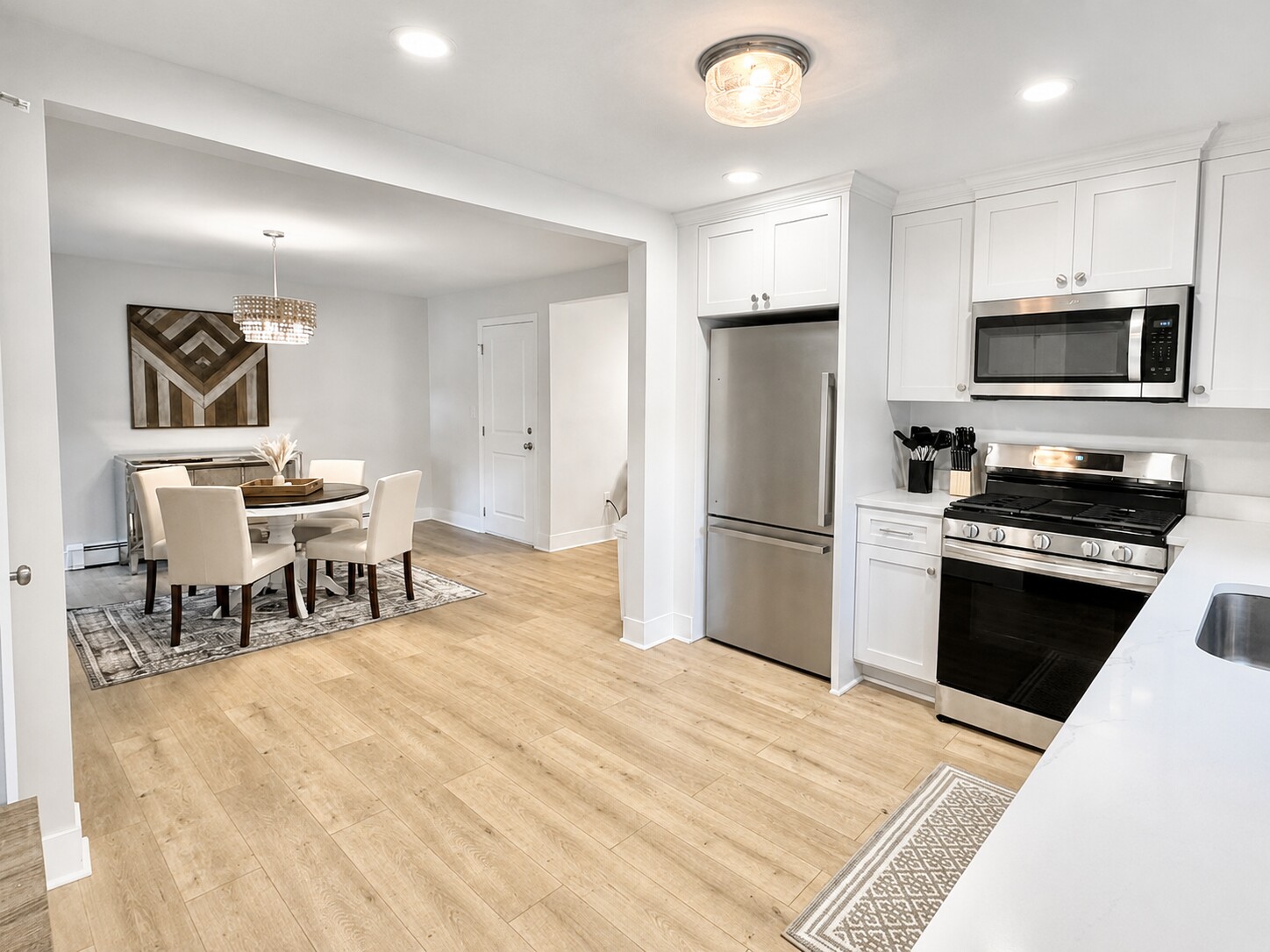 Open Air412 kitchen and dining area